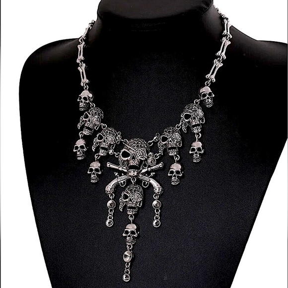 Silver skull☠️ statement necklace - Picture 1 of 10